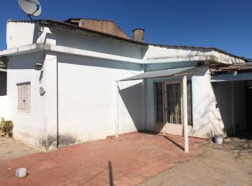 Casa · 40m² · 2 Dormitorios · 1 Cochera · Chalet Al Frente de 3 Amb en Alquiler 24 Meses