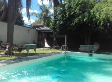 Casa · 70m² · 2 Ambientes · Casa en Venta C/ Piscina y Quincho - Ramos Mejia