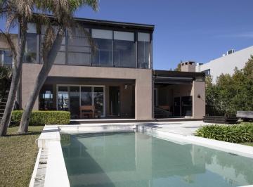 Casa · 400m² · 7 Ambientes · 2 Cocheras · Casa Al Río en Albanueva, en Venta/alquiler. Barro Náutico Privado, Tigre