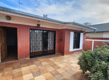 Casa · 100m² · 3 Dormitorios · 1 Cochera · Casa en Venta Apto Credito 3 Dorm. Miguel Muñoz Carlos Paz