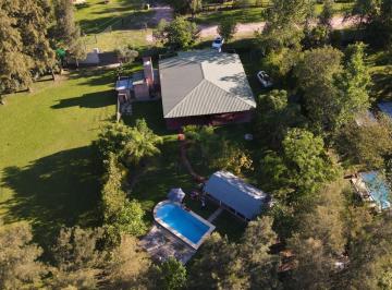 Casa · 283m² · 2 Dormitorios · 2 Cocheras · Chalet con Piscina y Quincho en Chacras de Benitez!