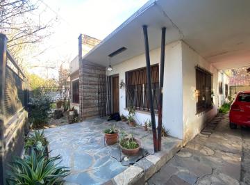 Casa · 180m² · 5 Ambientes · 3 Cocheras · Casa en Venta en Villa Udaondo.
