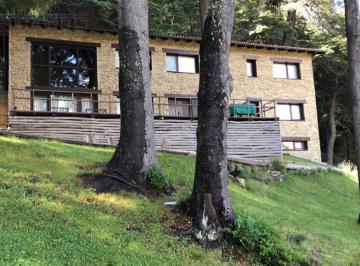 Casa · 300m² · 7 Ambientes · 2 Cocheras · Casa en Arelauquen Golf