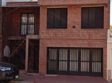 Casa · 213m² · 11 Ambientes · 1 Cochera · Casa de Dos Unidades Funcionales Independientes en Barrio General Paz