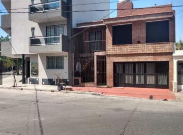 Casa · 213m² · 11 Ambientes · 1 Cochera · Casa de Dos Unidades Funcionales Independientes en Barrio General Paz