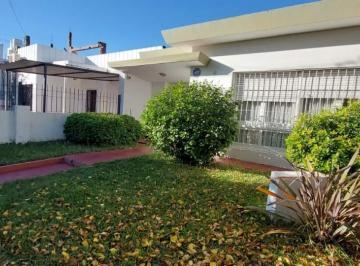 Casa · 116m² · 3 Ambientes · 1 Cochera · Venta - Apto Credito Casa 3 Dorm. 1 Baño - Barrio Jardín.