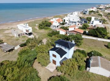 Casa de 5 ambientes, Mar del Sur · Chalet con Vista Al Mar, en Tres Plantas en Mar del Sud. " Único "