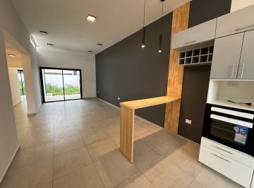Casa · 95m² · 4 Ambientes · 2 Cocheras · Dúplex en Venta en Prados de Manantiales.2 Dorm.. en Planta Baja.
