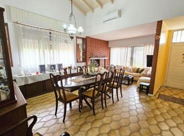 Casa · 188m² · 5 Ambientes · 1 Cochera · Venta Casa 5 Ambientes Castelar Sur