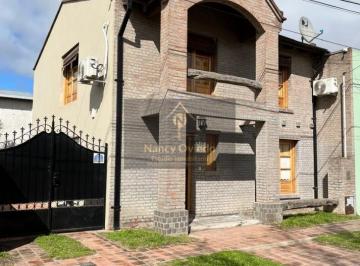 Casa · 130m² · 4 Ambientes · 1 Cochera · Casa 4 Ambientes con con Parque en Ayacucho