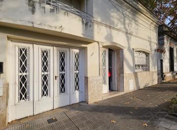 Frente · Importante Propiedad de Dos Unidades Funcionales en Bo Lisandro de La Torre