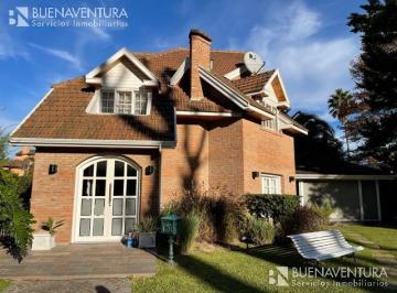 Casa · 390m² · 4 Cocheras · Venta - Club El Carmen