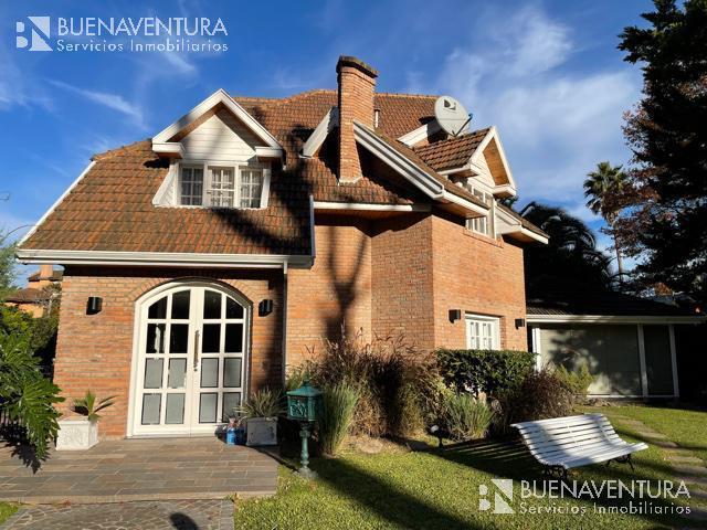 Casa · 390m² · 4 Cocheras