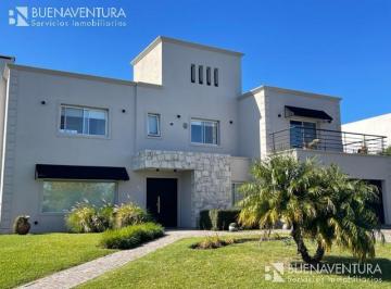 Casa · 325m² · 5 Dormitorios · 2 Cocheras · Hermosa Casa - Fincas de Iraola II
