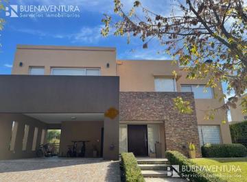 Casa · 317m² · 6 Dormitorios · 2 Cocheras · Hermosa Casa - Fincas de Iraola II