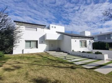 Casa · 456m² · 4 Ambientes · Venta - Exclusiva Casa 4 Dorm. 4 Baños en Ayres del Sur