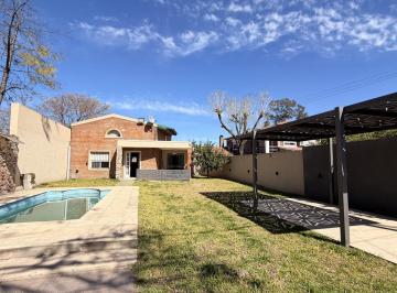 Casa · 175m² · 5 Ambientes · 1 Cochera · Hermosa Casa en Venta Nueva! - Pueblo Esther