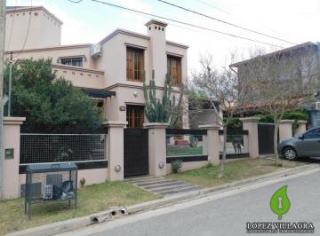 Casa · 190m² · 3 Dormitorios · 2 Cocheras · Casa 3 Dor. Pileta en Playas de Oro (Carlos Paz) a 30 Mtrs. del Rio.