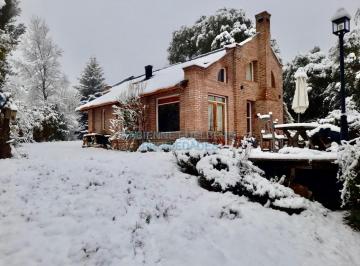 Casa · 165m² · 9 Ambientes · Venta Casa 5 Dorm. con Hermoso Entorno Altos de Chapelco - San Martin de Los Andes