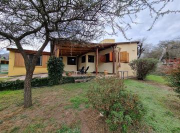 Casa de 4 ambientes, San Roque · Hermosa Propiedad de Dos Habitaciones en San Roque