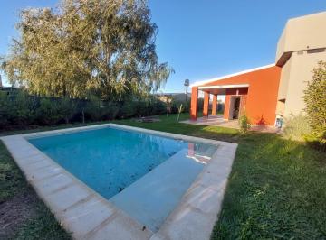 Casa · 40m² · 1 Ambiente · Casa en en Venta en Acequias del Aire con Pileta y Parrillero