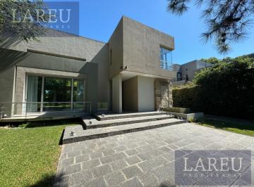 Casa · 250m² · 4 Ambientes · Casa en Venta - Los Horneros