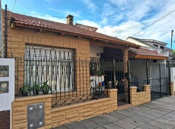 Casa · 137m² · 4 Ambientes · 1 Cochera · Casa en Profesor Mariño Al 300, Temperley