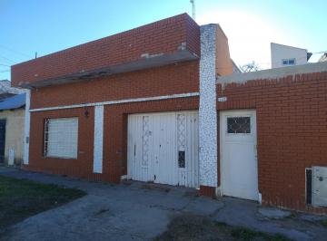 Casa · 135m² · 3 Ambientes · 1 Cochera · Casa en Santiago Plaul Al 3000, Lanús Oeste