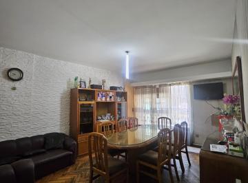 Departamento de 4 ambientes, Almagro · 4 Ambientes - 2 Baños Ctos. - Piso 100 m² - Todos Externos - Balcon Corrido