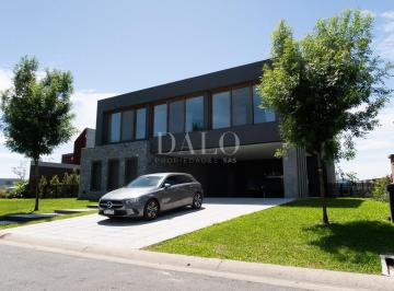 Casa · 423m² · 6 Ambientes · 1 Cochera · Casa Chalet en Venta en Virazón, Nordelta, Tigre