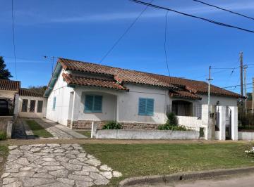 Casa de 4 ambientes, Quilmes · Chalet Barrio Amancay en Calle Unamuno Al 5000