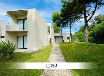 Casa · 190m² · 5 Ambientes · Casa en Venta Costa Esmeralda Barrio Golf