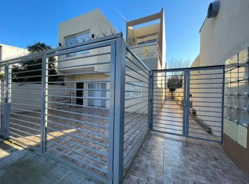 Casa · 70m² · 3 Ambientes · 1 Cochera · Castelar Norte Dúplex 3 Ambientes en Condominio con Patio