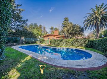 Casa · 224m² · 4 Ambientes · 3 Cocheras · Casa en Ezeiza - 4 Ambientes - Pileta - 3 Cocheras - Apto Crédito