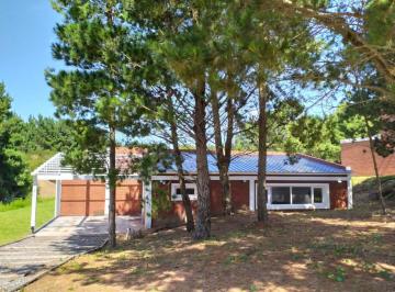 Casa de 4 ambientes, Costa Esmeralda · Ecuestre 81 - C/pileta C/climatizador - 3 Dorm ¡Oportunidad!