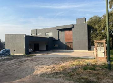 Casa de 8 ambientes, Malagueño · Vendo Casa de 4 Dorm con Pileta en Valle del Golf
