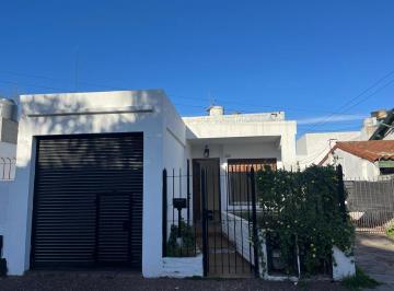 PH · 80m² · 3 Ambientes · 1 Cochera · Castelar Norte Casa 3 Ambientes en Venta