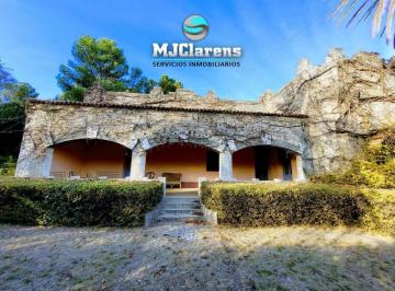 Casa · 300m² · 5 Ambientes · 1 Cochera · Espectacular Casa Antigua Los Hornillos