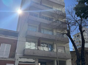 Departamento de 2 ambientes, La Plata · Semipiso de Categoria en Venta