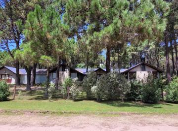 Casa de 4 ambientes, Pinamar · Casa en El Barrio La Herradura con Pileta Cubierta