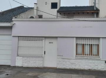 Casa · 230m² · 4 Ambientes · 3 Cocheras · Casa en Lomas del Mirador