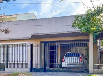 Casa · 149m² · 3 Ambientes · 1 Cochera · Casa en Venta en Parque Quirno