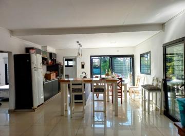 Casa · 110m² · 4 Ambientes · 1 Cochera · Venta Casa 4 Ambientes con Pileta en Barrio Tipas Blancas - Yei Porá