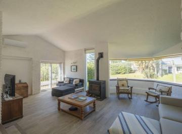 Casa · 230m² · 4 Dormitorios · Casa en San Rafael