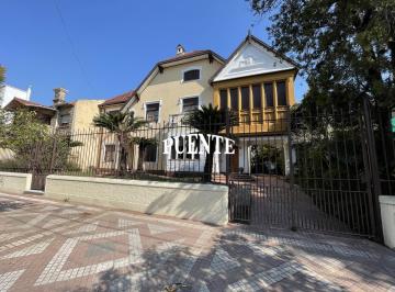 Casa · 377m² · 8 Ambientes · 2 Cocheras · Casa - Banfield Oeste