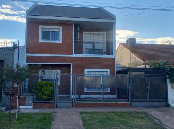 Casa de 5 ambientes, Lomas de Zamora · 24 de Mayo 975 - Lomas de Zamora / Amplio Chalet de 4 Amb con Parque