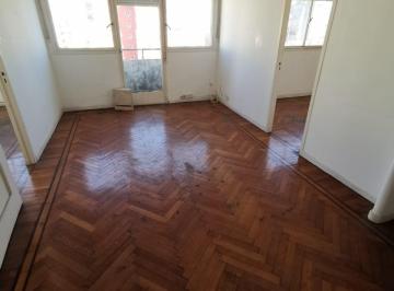 Departamento de 3 ambientes, Flores · Varela 100 - 3 Ambientes Piso en Esquina Frente Balcon Apto Profesional