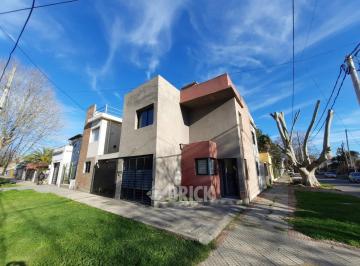 Casa · 134m² · 3 Ambientes · Pereyra Lucena y Mentruyt - T/al Fte Cochera Fija P/2 Autos T/a Nuevo Gran Tza T/sol T/ext