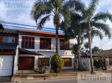 Casa · 230m² · 8 Ambientes · 3 Cocheras · Casa en Castelar Norte