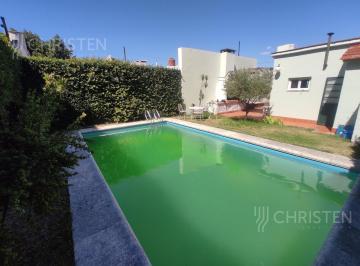 Pileta · Casa de 3 Habitaciones Escritorio Cochera y Pileta Barrio Sur